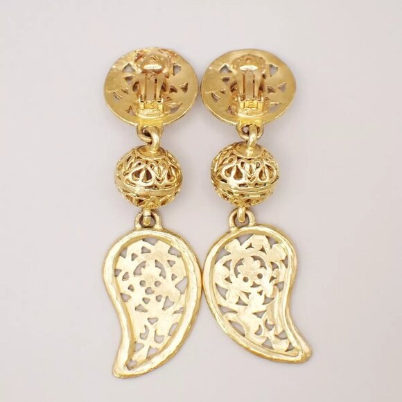 CHANEL CC Paisley Motif Drop Earrings 95P Clip-On Gold-Plated Vintage - Picture 11 of 15